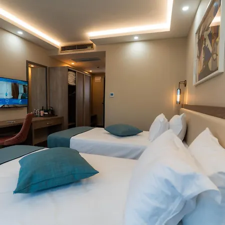 Aurora Hotel 3*
