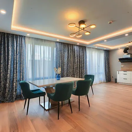 Aurora Hotel 3*