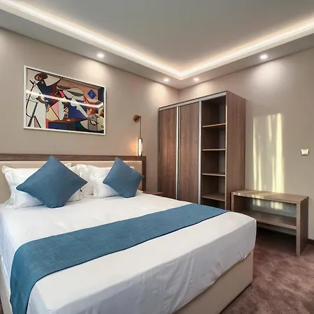 Hotel Aurora 3*